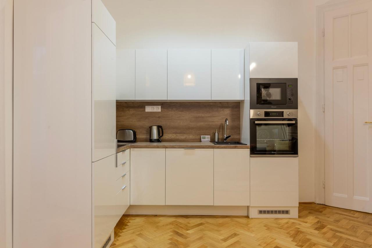 Glamorous Modern Apartment In The Hearth Of Budapest Exterior photo